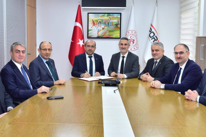 Orhaneli’ye Dev Spor Yatırımı: Kapalı Yüzme Havuzu İçin İmzalar Atıldı