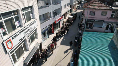 Bursa’da APP plaka izdihamı...Kuyruk sokaklara taştı