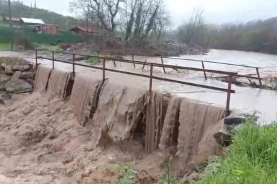 Bursa’da aşırı yağışlar köprüyü trafiğe kapattı