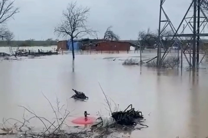 Sağanak Bursa’yı vurdu: Tarlalar göle döndü, hayvanlar mahsur kaldı