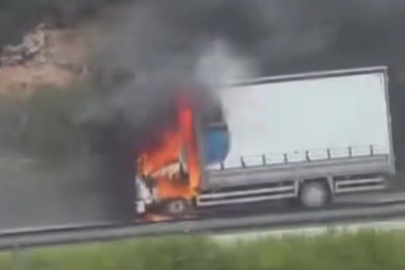 Seyir halindeki kamyon, alev alev yandı