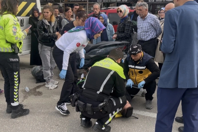 Bursa’da işçi servisine motosiklet çarptı: 2 yaralı