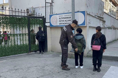 Bursa’da okullar daha güvenli...Her okula bekçi ve polis görevlendirildi