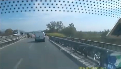 Ters yönden gelen at arabası trafiği tehlikeye attı